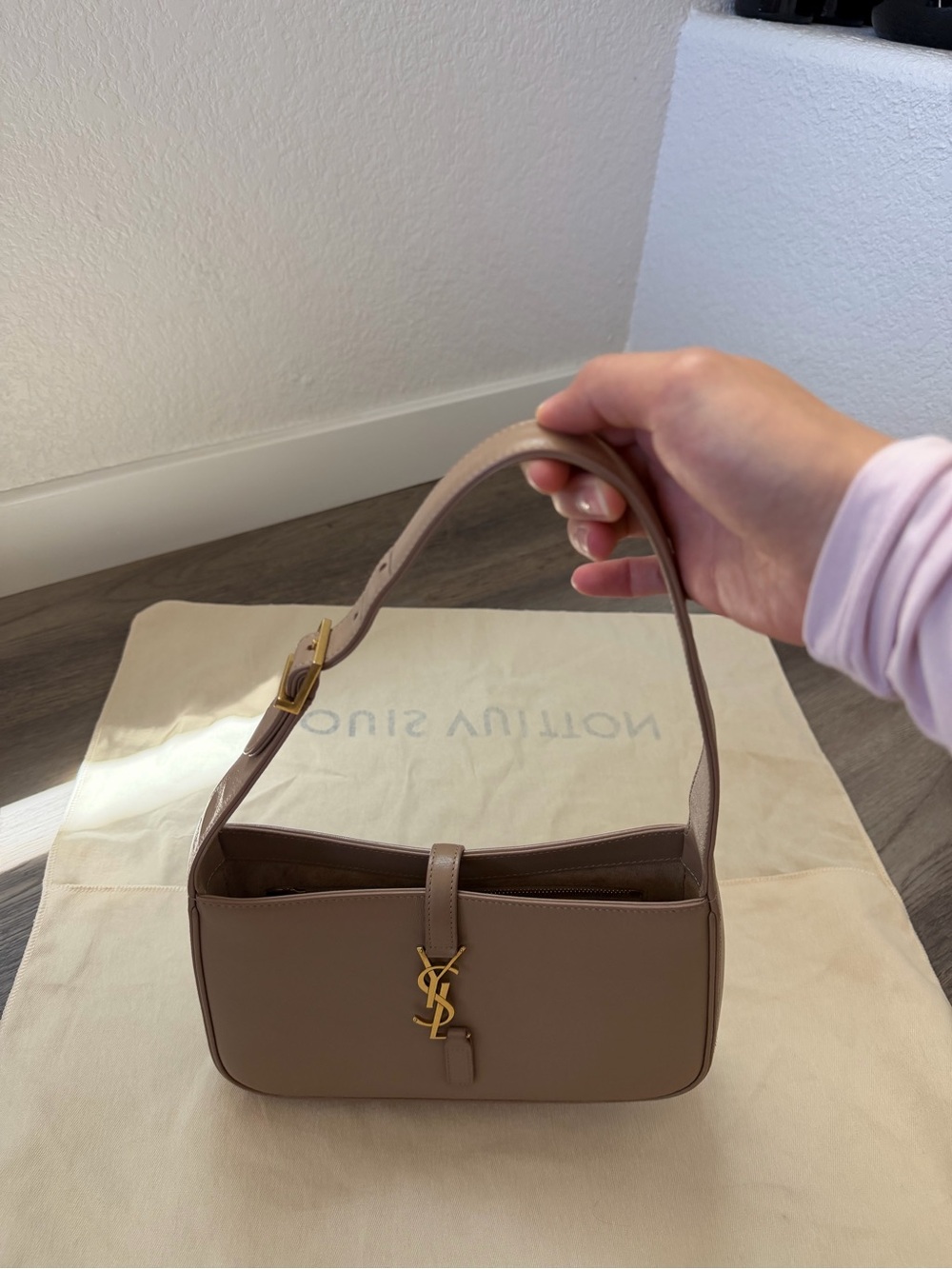 SAINT LAURENT LE 5 A 7 HOBO BAG - Picture 6 of 16